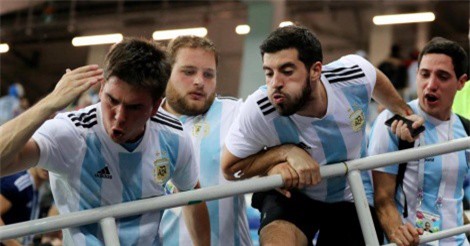 "Cay cú" vì đội nhà thảm bại, CĐV Argentina hành hung người hâm mộ Croatia