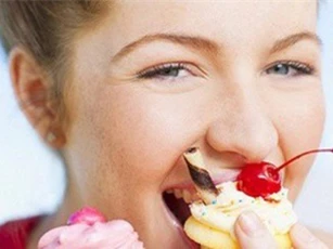 Làm sao để giảm cơn thèm ăn do căng thẳng gây ra?