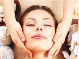 Gương mặt trẻ hơn 10 tuổi nhờ mặt nạ dưỡng da từ gạo
