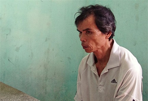 Lão nông đâm bà hàng xóm khi bị mắng lái xe ẩu