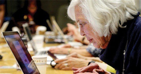 "Lướt net" giúp người cao tuổi duy trì minh mẫn