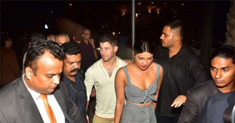 Nick Jonas sang Ấn Độ ra mắt mẹ bạn gái Hoa hậu