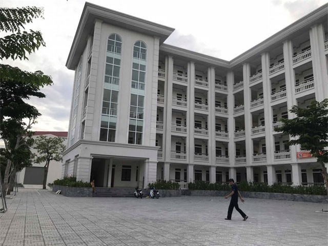 Nữ sinh viên rơi từ tầng 4 ký túc xá, tử vong