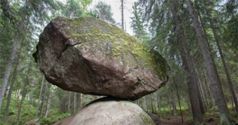 Bí ẩn hòn đá chênh vênh nhưng đẩy mãi không đổ ở Phần Lan