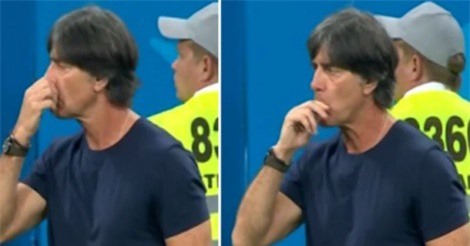 HLV Joachim Low 'ăn mừng' chiến thắng của ĐT Đức bằng hành động kỳ quặc