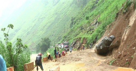 Lũ quét cuốn trôi 2 người cùng hàng chục ngôi nhà ở Hà Giang