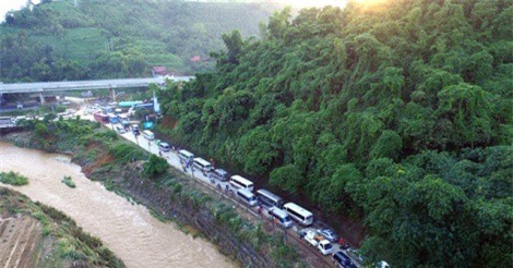 Mưa lũ lớn "cắt đứt" tuyến quốc lộ từ Lào Cai sang Lai Châu