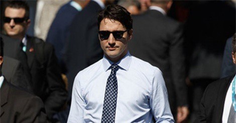 Thủ tướng Canada bị phạt vì không khai báo kính được tặng