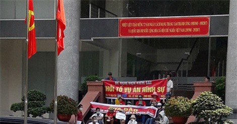 Mua nhà 7 năm, hàng trăm người giật mình vì sắp mất nhà