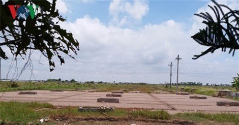 Nghịch lý nghề làm muối ở Thái Bình