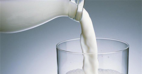 Trẻ bị béo phì có nên uống 1 lít sữa mỗi ngày?