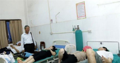 Xe chở 23 người Việt tại Lào gặp tai nạn, 2 người tử vong