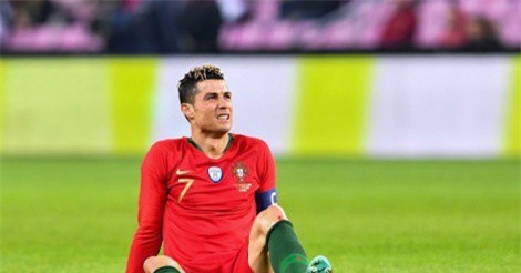 Đá 11m không thành công, Ronaldo lập kỷ lục đáng quên