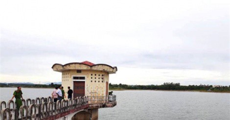 Đối tượng tình nghi trộm cắp nhảy xuống hồ nước tử vong