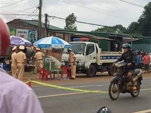Đưa con đi thi tốt nghiệp, mẹ gặp tai nạn nguy kịch