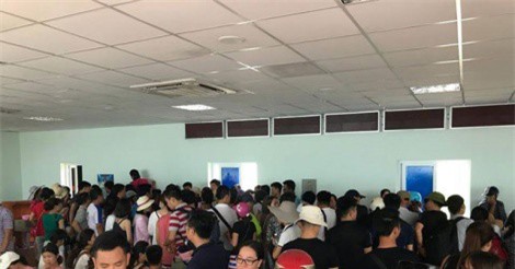 Hơn 5.000 du khách bắt đầu rời Cô Tô sau 2 ngày mắc kẹt