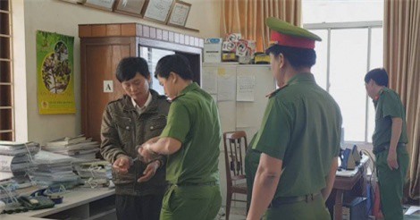 Khởi tố bắt tạm giam nguyên thủ quỹ vì có liên quan đến việc tham ô hơn 2,5 tỷ đồng