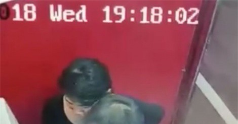 Truy tìm hai đối tượng rút trộm tiền trong thẻ ATM ghi sẵn mật khẩu