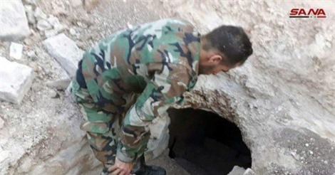 Ảnh quân đội Syria phát hiện đường hầm lớn tích trữ vũ khí của phiến quân