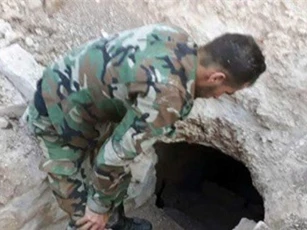 Ảnh quân đội Syria phát hiện đường hầm lớn tích trữ vũ khí của phiến quân