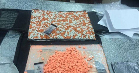 Kiện hàng chứa 12kg thuốc lắc gửi chuyển phát nhanh qua đường bưu điện