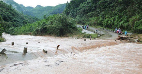 Lũ cuốn trôi một cán bộ trại giam tại Quảng Ninh