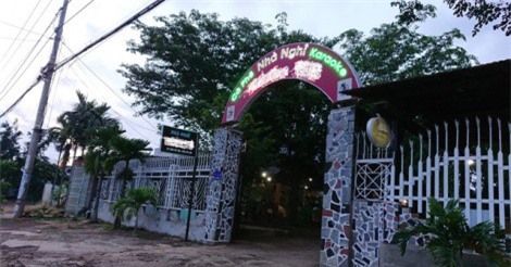 Nữ cán bộ được Bí thư huyện ủy vào “thăm” trong nhà nghỉ giải trình thế nào?