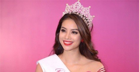 Phạm Hương tái xuất Facebook, đáp trả tin giành chỗ đứng sân khấu