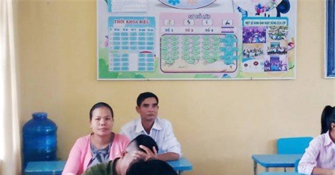 Thí sinh 54 tuổi lần đầu thi tốt nghiệp THPT để con cháu làm gương