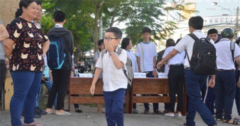 Thí sinh cao 1m đi thi THPT Quốc gia