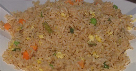 Ngộ độc cơm rang, một phụ nữ đòi bồi thường tới 1 triệu USD