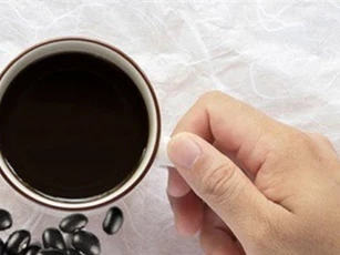 Chống lão hóa, làm đẹp da từ nước đậu đen
