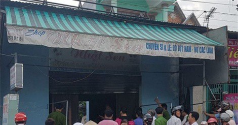 Nghi án cửa hàng quần áo bị đổ dầu phóng hỏa trong đêm