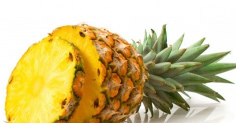 Tẩy tế bào chết và làm trắng da với mặt nạ dứa