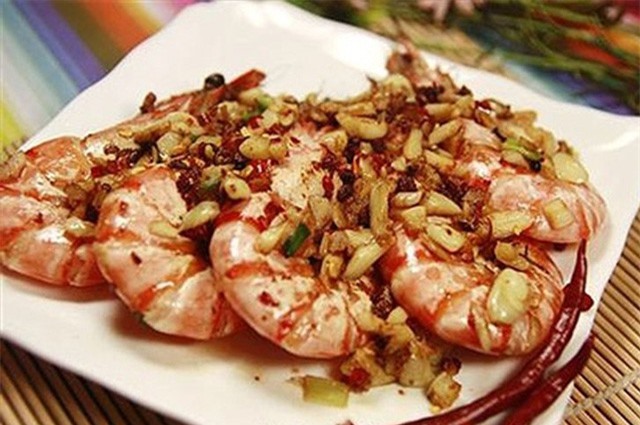 Cách chế biến món tôm xào tỏi ăn mãi không chán