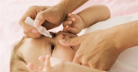 Cách vệ sinh mắt, mũi đúng và an toàn cho trẻ sơ sinh