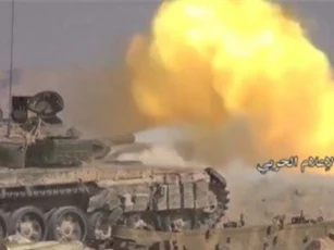 Quân đội Syria dội hỏa lực kinh người đè bẹp phiến quân miền Nam
