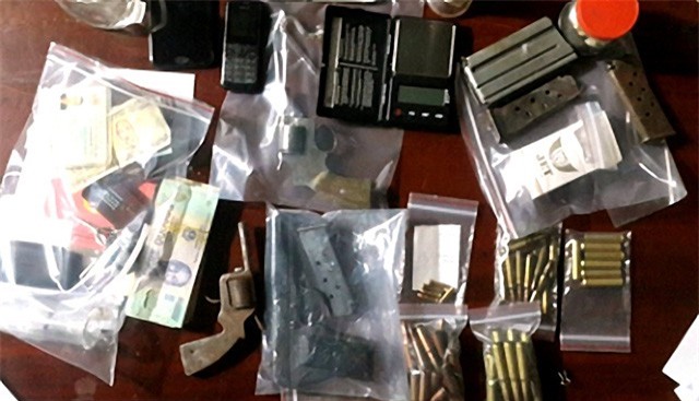 Phát hiện 3 khẩu súng trong nhà kẻ bán ma túy