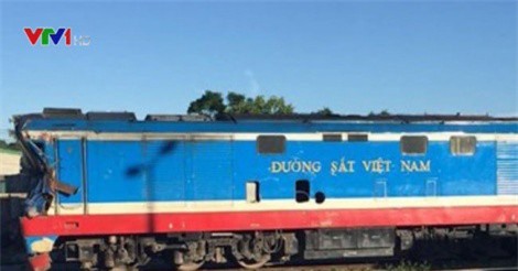 Tàu hỏa đâm xe bồn ở Nghệ An, đường sắt Bắc - Nam tê liệt nhiều giờ