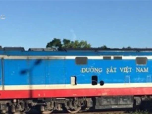 Tàu hỏa đâm xe bồn ở Nghệ An, đường sắt Bắc - Nam tê liệt nhiều giờ