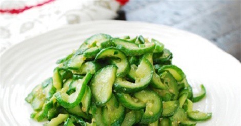 Vét sạch nồi cơm với món dưa chuột xào tỏi lạ miệng, thanh mát