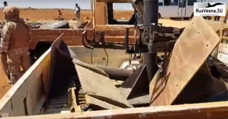 Clip: Hàng loạt phiến quân "cúi đầu", giao vũ khí cho quân đội Syria 