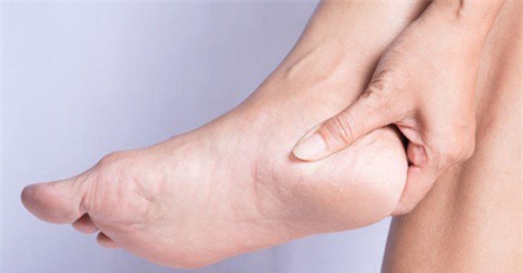 Loại bỏ hoàn toàn chai chân với hỗn hợp bốn thành phần tự chế