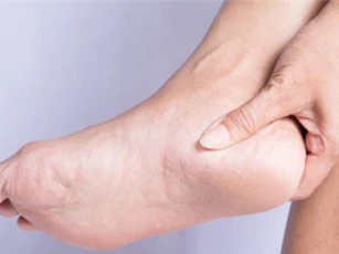 Loại bỏ hoàn toàn chai chân với hỗn hợp bốn thành phần tự chế