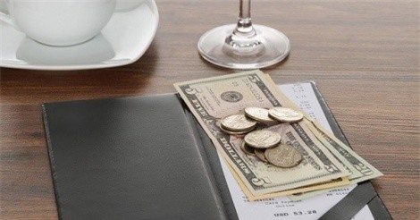 Những nghề lương "bèo bọt", nhân viên sống nhờ tiền boa tại Mỹ