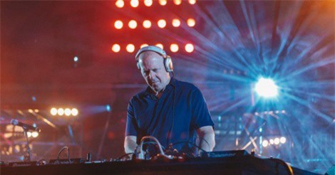 Chủ tịch Goldman Sachs: Ngày làm CEO, tối làm DJ, đời chẳng bao lâu, đừng sống nhàm chán