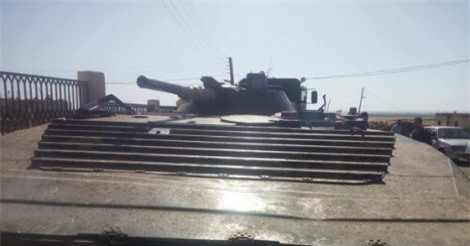 Chùm ảnh: Phiến quân ở Busra bàn giao loạt vũ khí hạng nặng cho quân đội Syria 