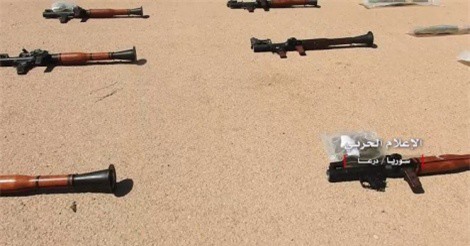 Clip: Quân đội Syria tịch thu kho vũ khí khổng lồ của phe nổi dậy ở Dara'a