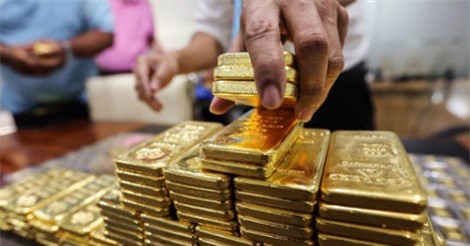 Giá vàng hôm nay 3/7: Thế giới xuống đáy, trong nước tăng vọt