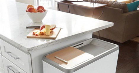 Clip: Thùng rác biến thức ăn thừa thành phân bón hữu cơ